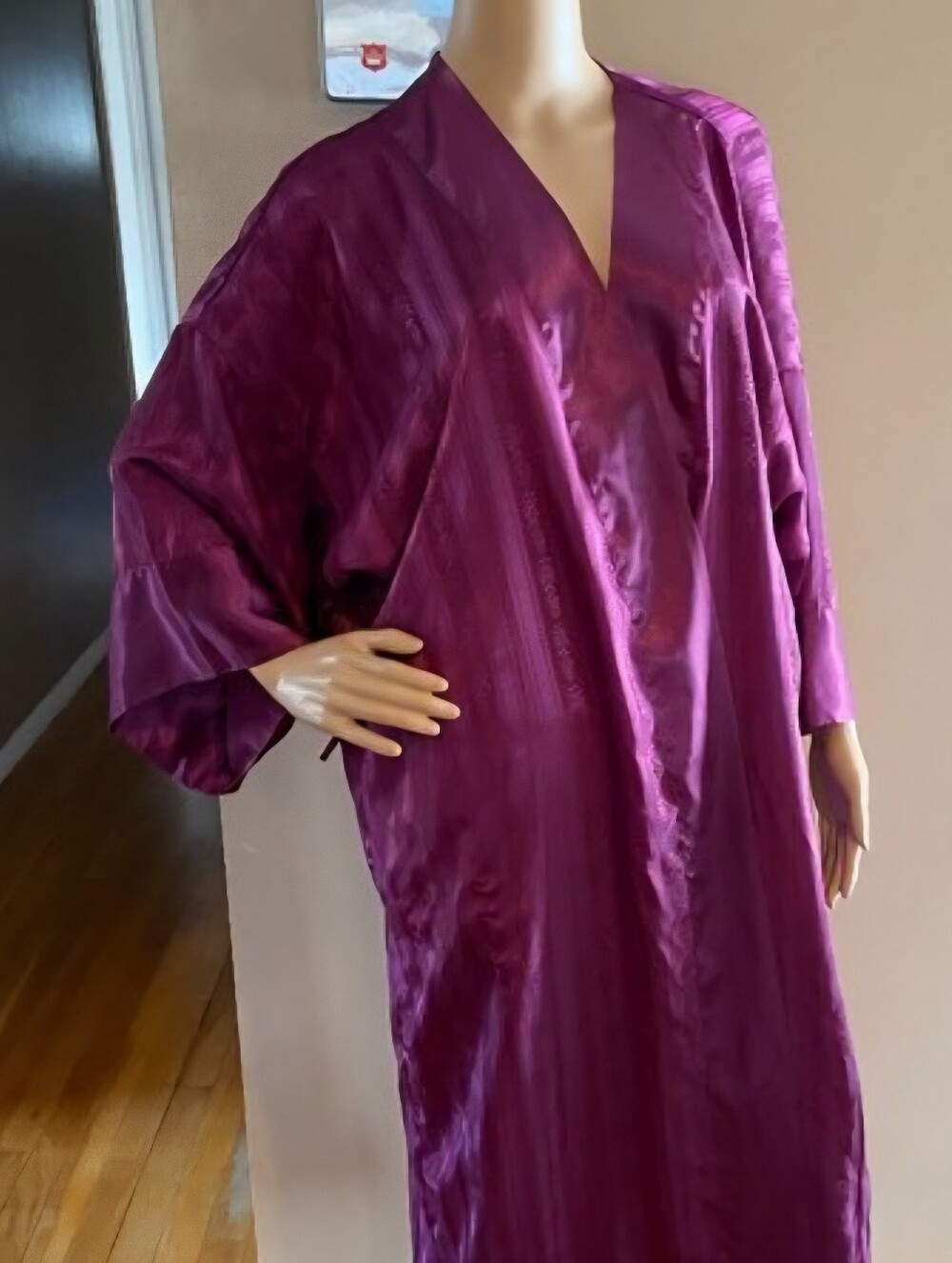 Vintage Victoria's Secret Gold Label Purple Silky long Robe Size M L No Belt